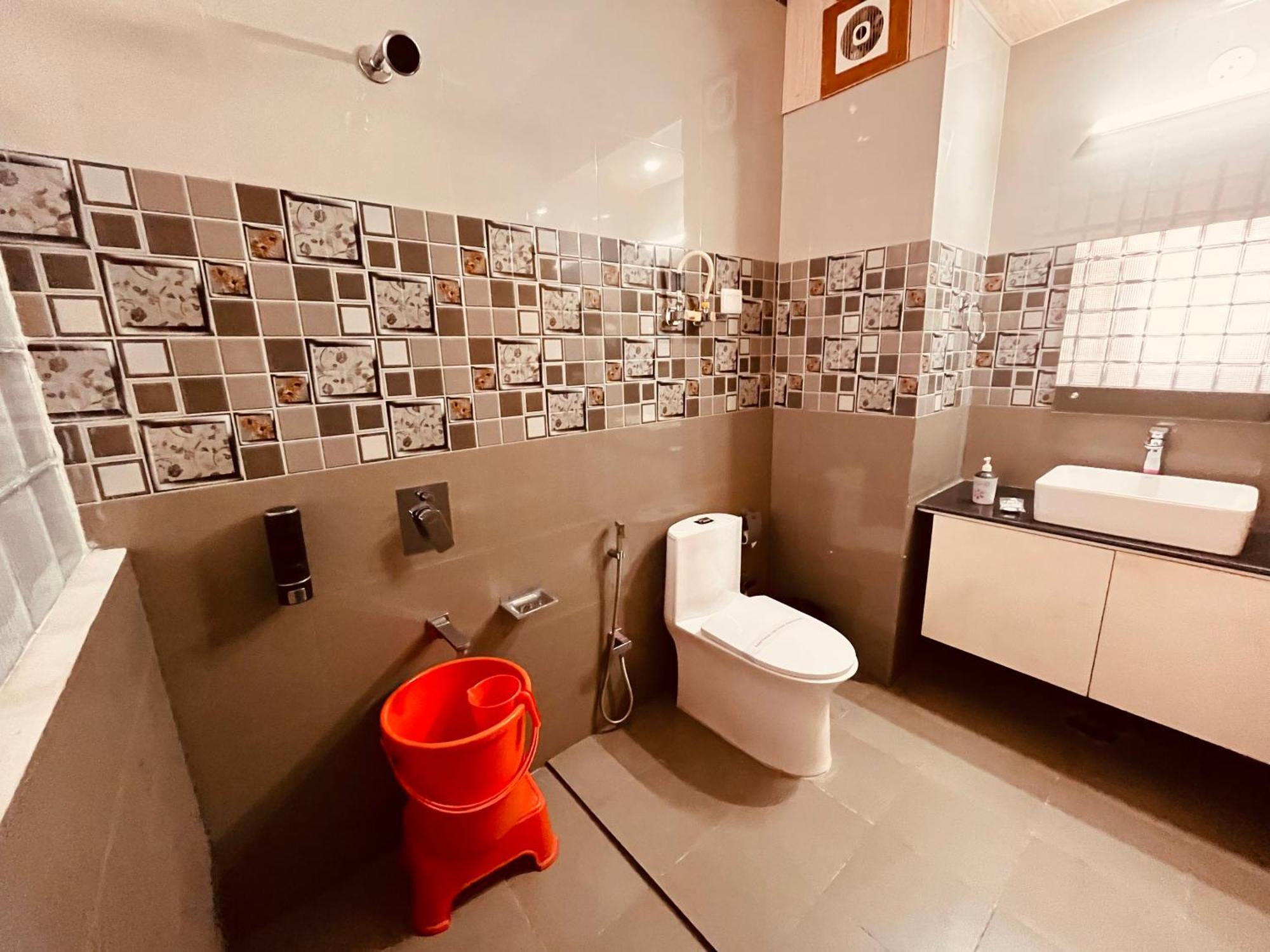 Tata Vista Resort Mall Road Manali - Centrally Heated & Air Cooled 외부 사진