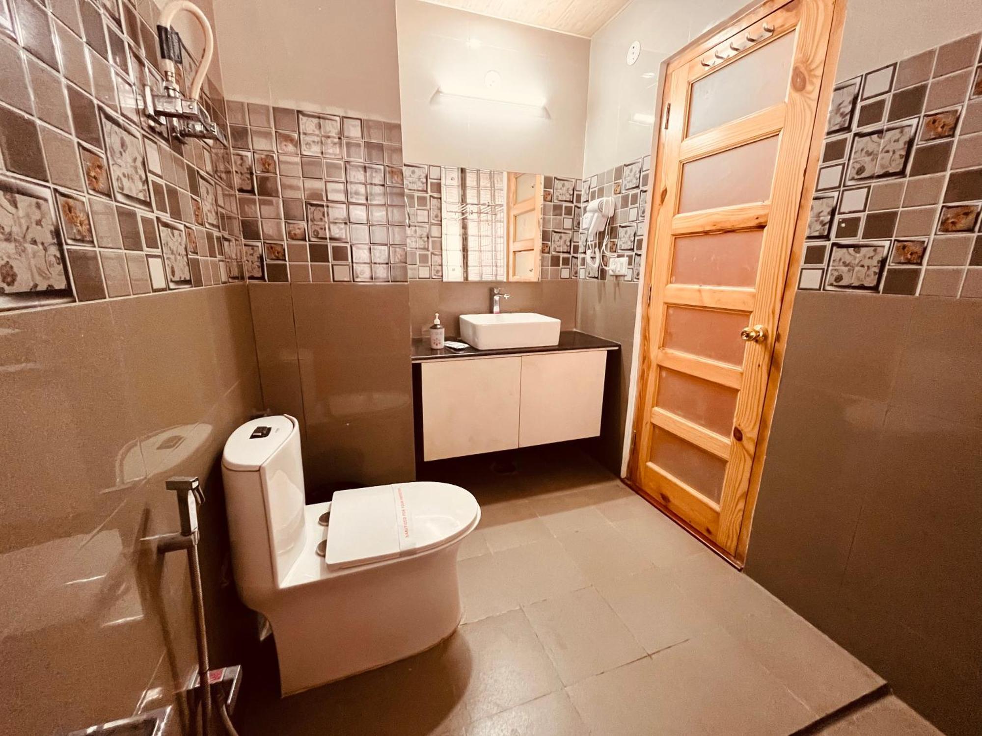 Tata Vista Resort Mall Road Manali - Centrally Heated & Air Cooled 외부 사진