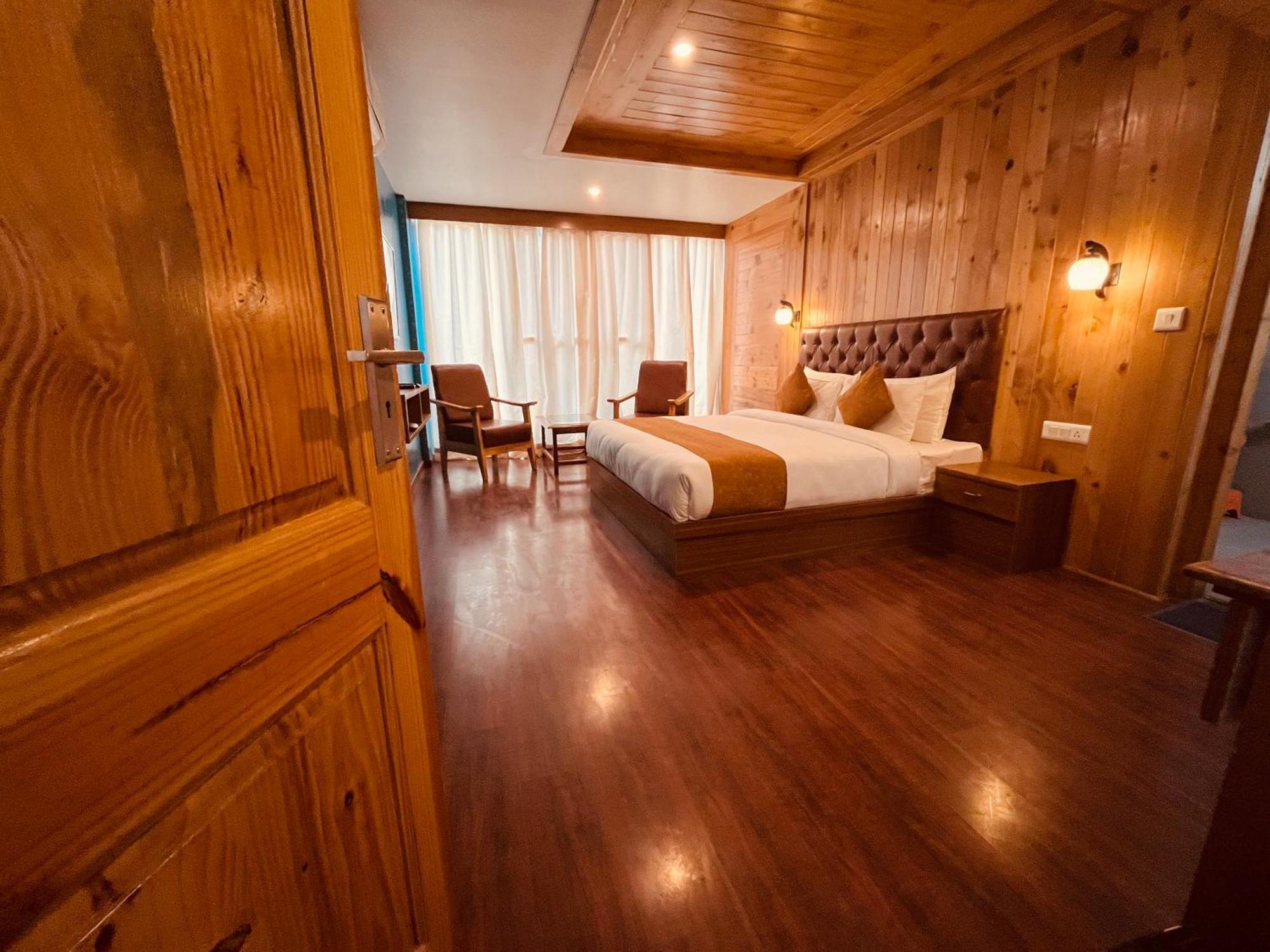 Tata Vista Resort Mall Road Manali - Centrally Heated & Air Cooled 외부 사진